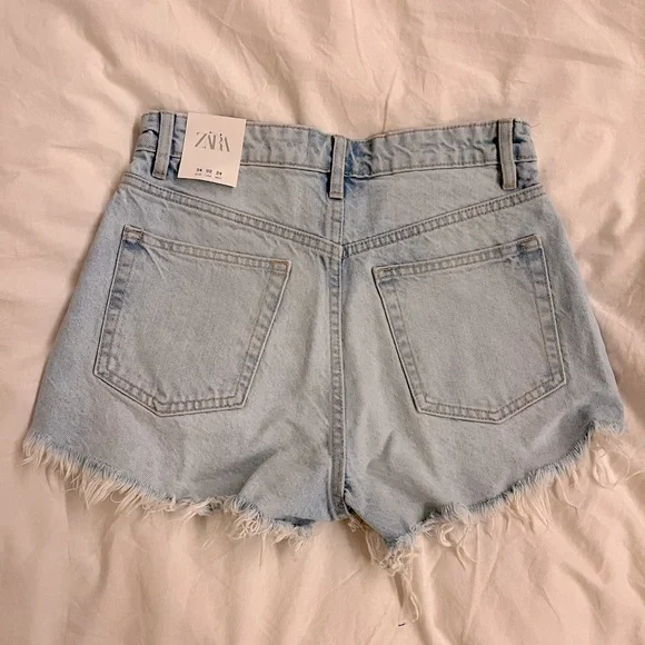 zara light wash jean shorts - Picture 2 of 4